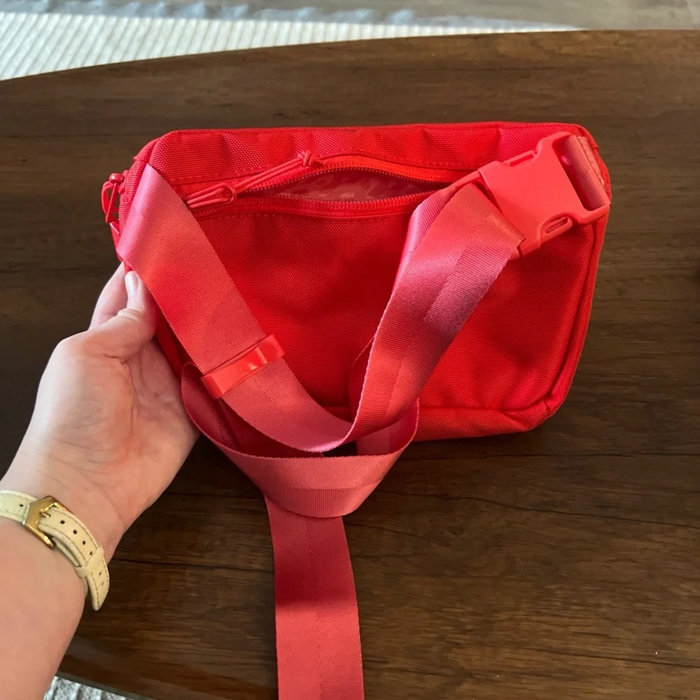 Baboon to the Moon - Red Crossbody Bag NEW - Picture 3 of 6